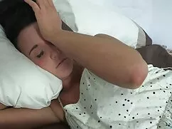 Siyah kız 22 (seks) ortağı ile türbanlı kız kardeş porno eğleniyor)