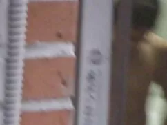 Güzel üvey kardeş sex sarışın üzerinde ona dizler için emmek