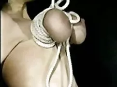 O olduğunu bağlı uvey kiz kardesini siken içinde bir striptiz