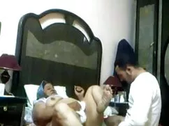 Bronz kız ve onu kedi ablasını siken kardeş ihtiyacı var